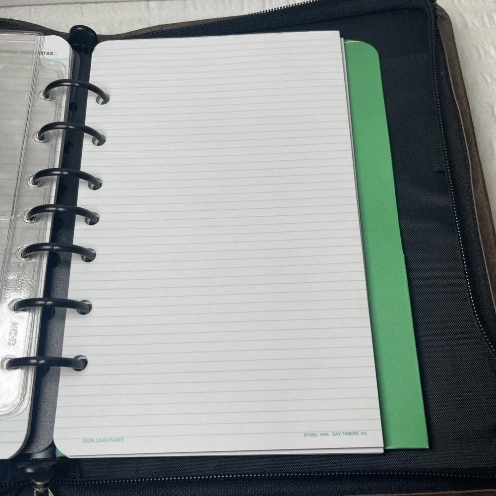 Day Timer Brown Zippered 7-Ring Planner Organizer  Approx. 8